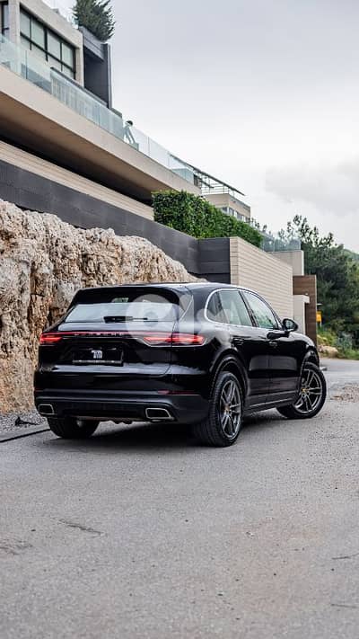 CAYENNE  2018 FULLY SERVICED & MAINTAINED WARRANTY TILL 2-9-2027