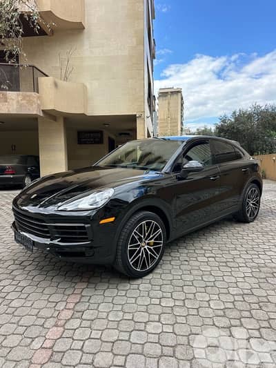 Porsche Cayenne Coupe 2021 black on black (clean carfax-58000 miles)