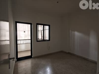 180 SQM Apartment For Rent In Zaka شقة للإيجار #HW33355