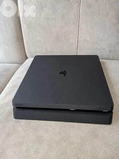 ps4 slim in great condition used 1tb working 100% 2 controllers