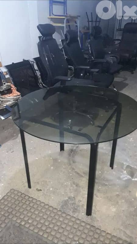طاولة حديد وجه زجاج 0
