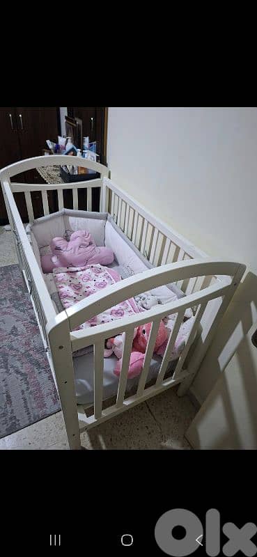kids crib and 2 single beds 0