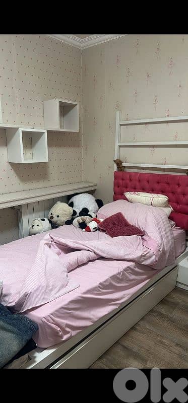 double bed with draper and matresses plus à baldaquin 0