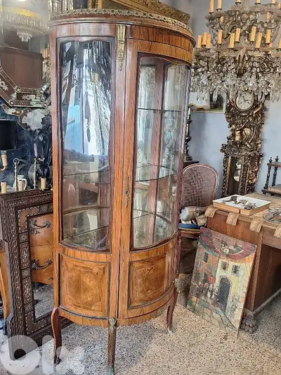 antique showcase vetrine