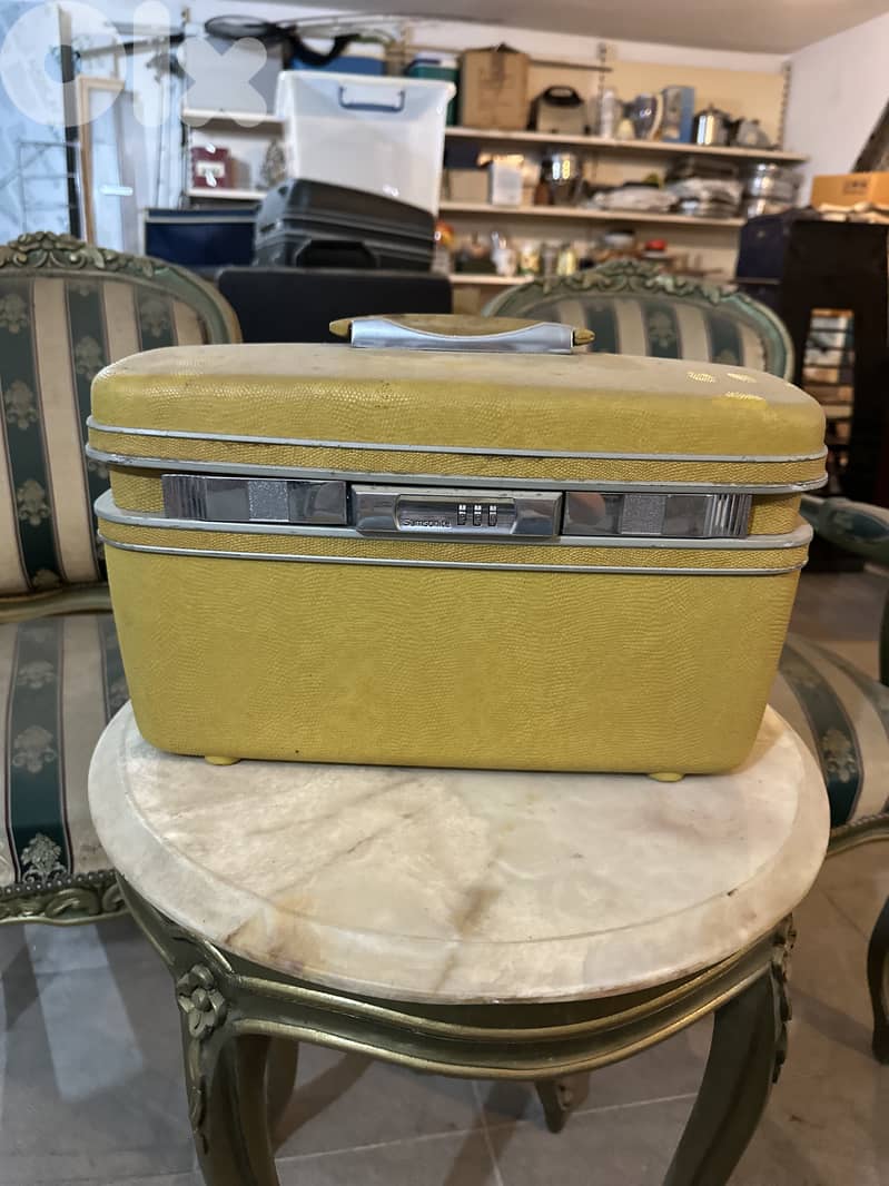 Vintage Samsonite items 0