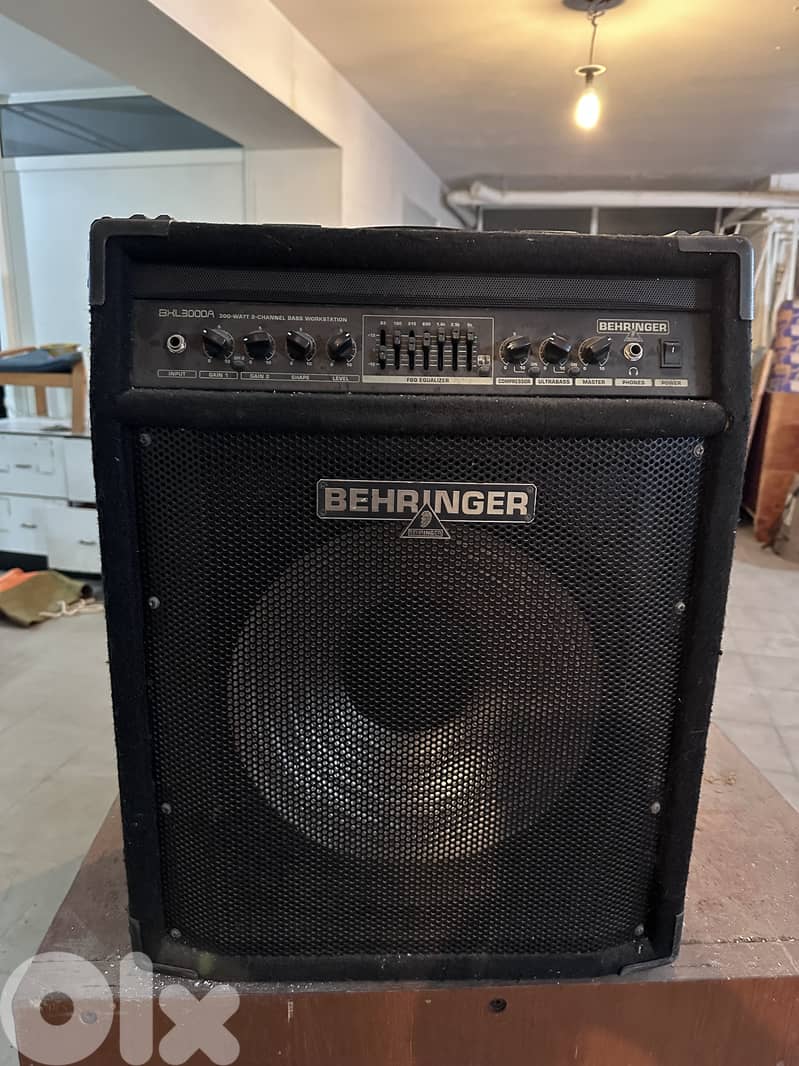 Behringer BXL3000 bass guitar amplifier combo 0