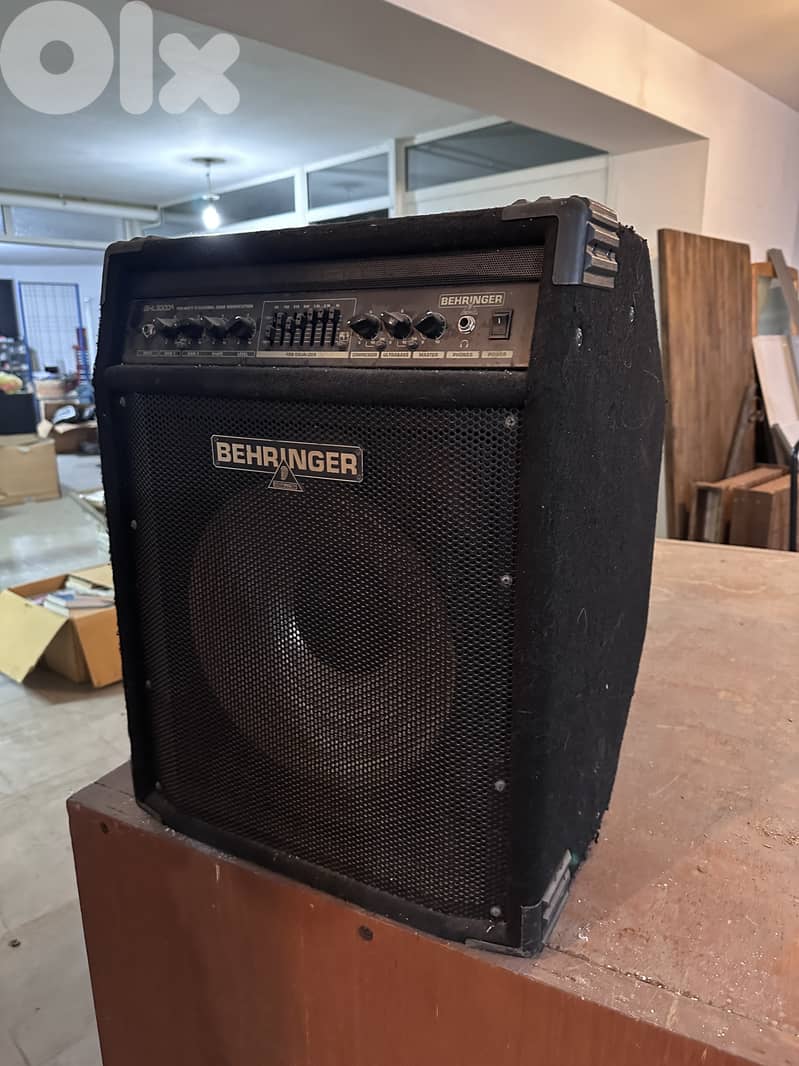 Behringer BXL3000 bass guitar amplifier combo 1