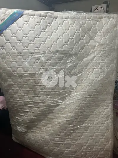 تخت مجوّز مع فرشة مستعملة شبه جديدة – كلن سوا 120$