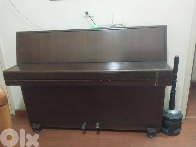 antique piano 0