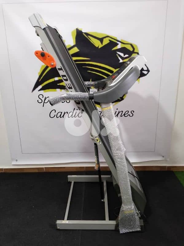 Treadmill 2.0HP motor power, Model New Fitness line , max weight 120KG 1