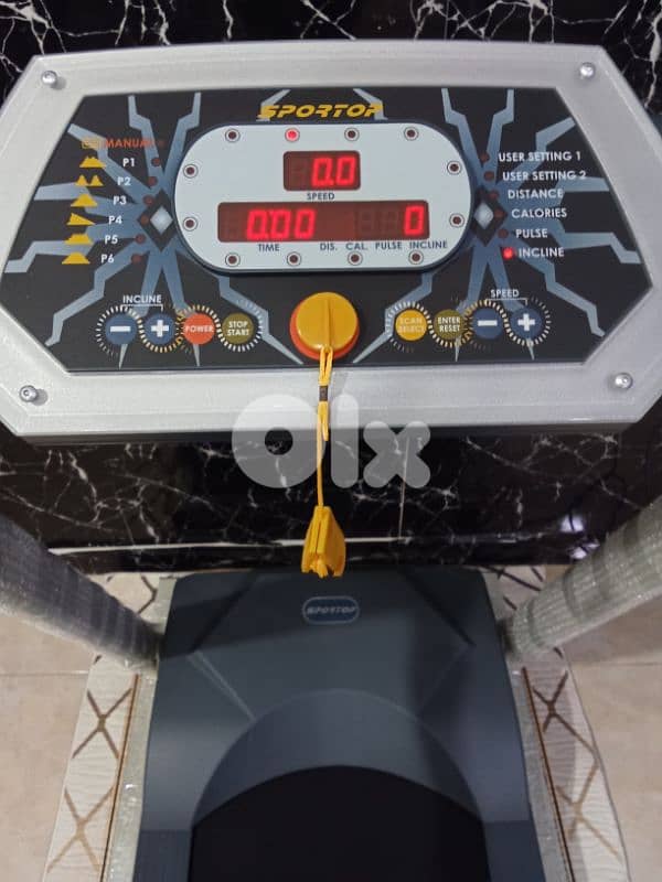 4.0HP,Heavy Duty Treadmill model sportop ,With automatical incline 4