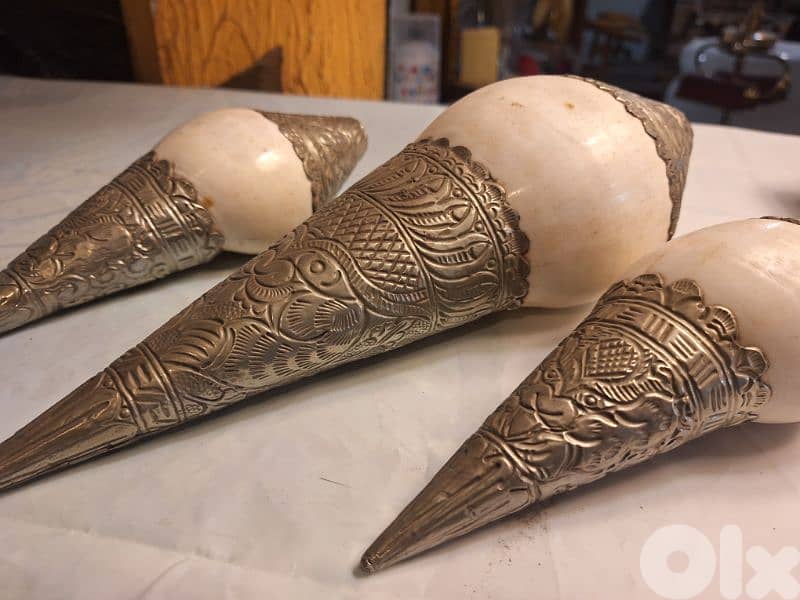 set of Three pieces silver Tibetan Mounted Conch Shells 1