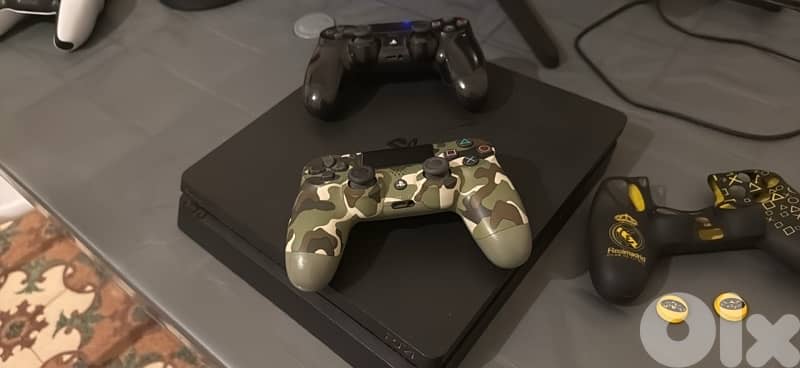 PlayStation 4 slim open box 0