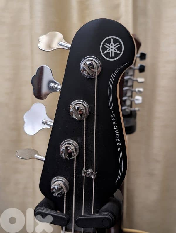Yamaha bass 4