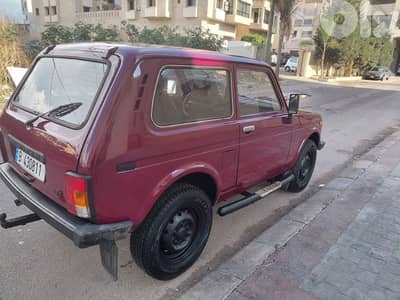 لادا نيفا 2002