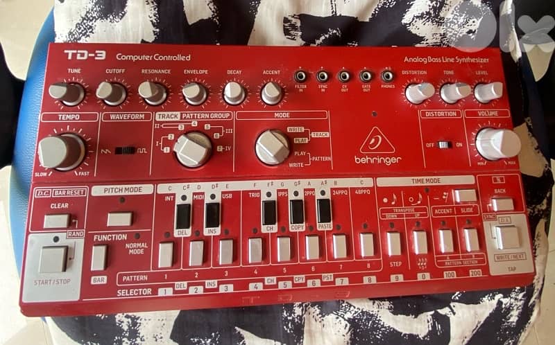 Behringer TD-3 barely used with box 0