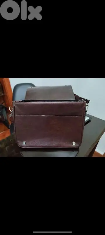 شنطه لرجل الاعمال جيده جدا وارجينال وكروس اورجينال