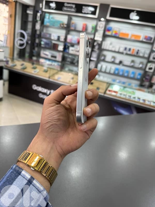 IPHONE 15 PRO 1TB USED 2