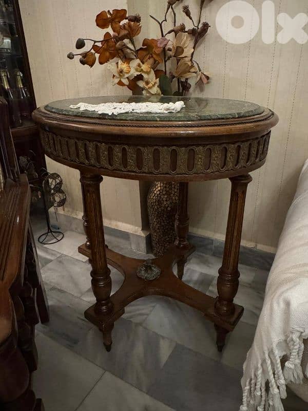 Oval shaped table Antique 0