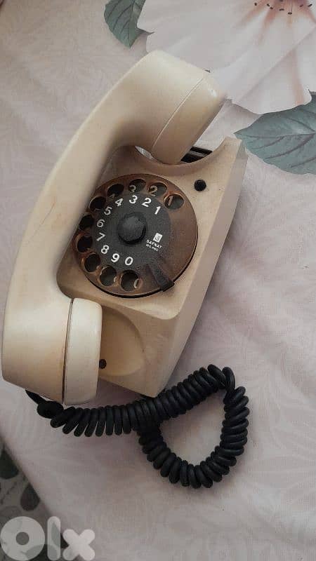 space age phone . 0
