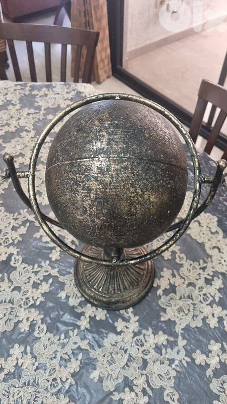 rare exclusive Dutch country field globe 0
