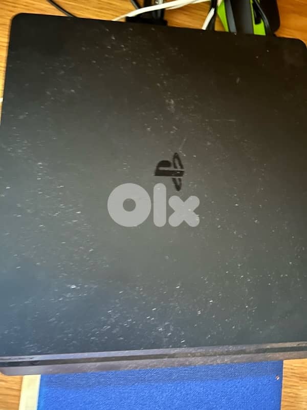 ps4 in good condition slim 500gb 0