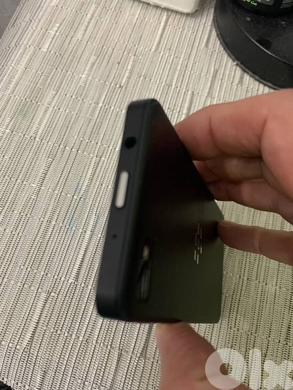 Blackberry Porsche Design P9981 14