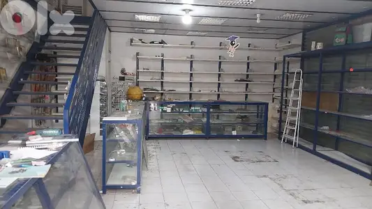 للبيع واجهات محل الومنيوم ورفوف حديد حالة ممتازة ٠٣٢٦٧٩٧٦ الدورة