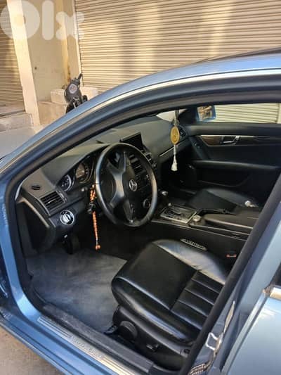 Mercedes-Benz C-Class 2011