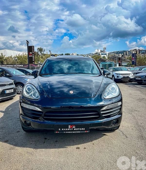 Porsche Cayenne 2011 0