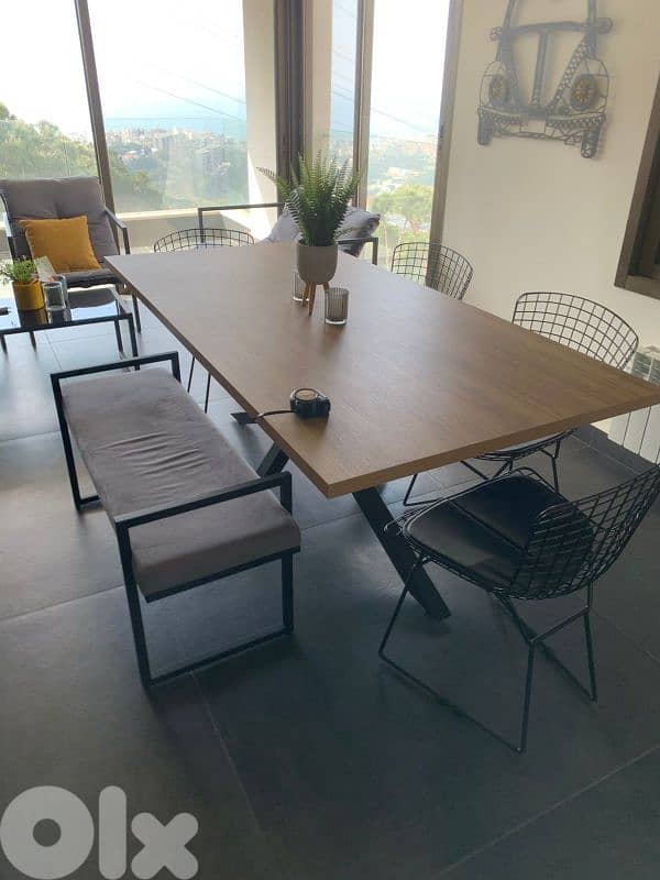 Dining table 0