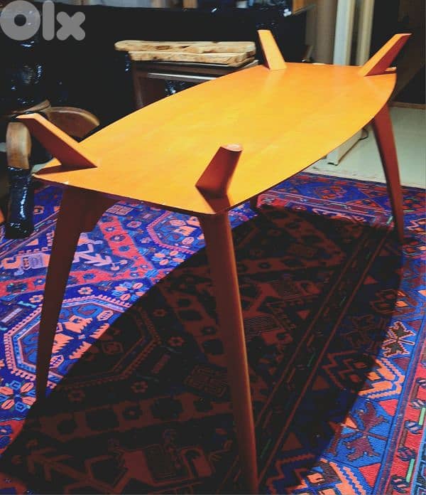 Dining table with free chairs 3