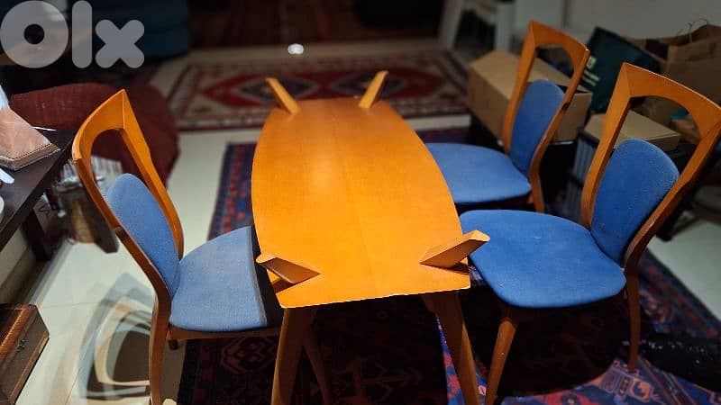 Dining table with free chairs 6