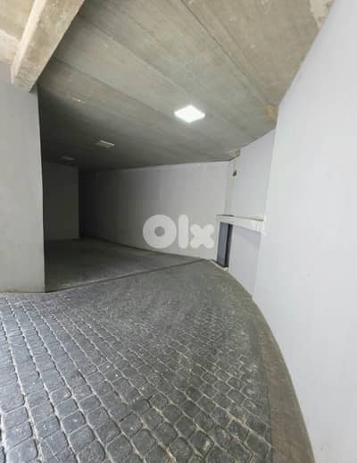 Prime location Warehouse for rent in Dbayeh with Private Entrance