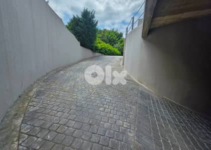 Prime location Warehouse for rent in Dbayeh with Private Entrance