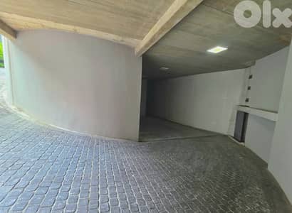 Prime location Warehouse for rent in Dbayeh with Private Entrance