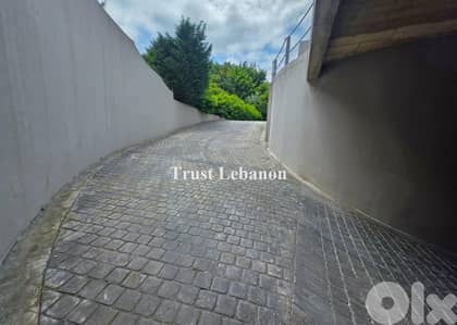 مستودع للايجار في ضبية Depot for rent in Dbayeh | 600 Sqm