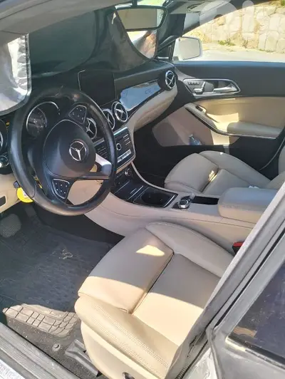 Mercedes-Benz 240/260/280 2017