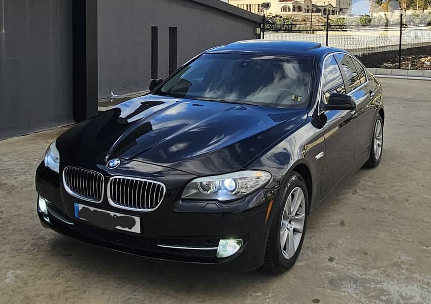 BMW 5-Series 2011 528i V6 0