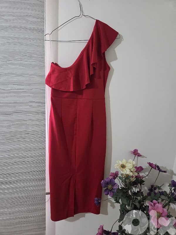 Clorhes dresses and corse 0