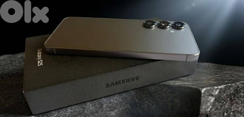 Samsung Galaxy S25 Like New 5