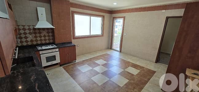 kaslik prime location 260m 3 bed 3wc super clean apa for 800$