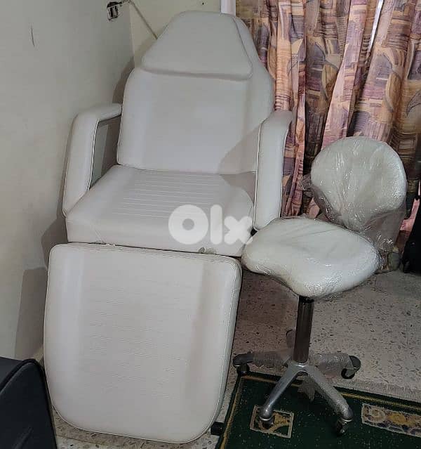 Salon Professional Bed and Chair 0