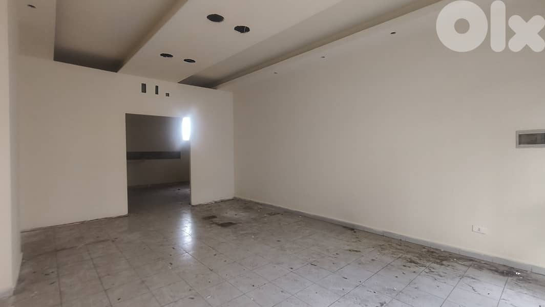 RWK183MF - Shop for rent in Adonis in a prime location 0
