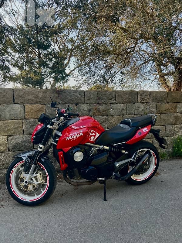 Aprilia Mana 850 1