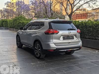 Nissan X-Trail SL 2019 7 seaters / Platinum trim 125,000 KM