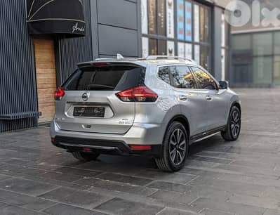 Nissan X-Trail SL 2019 7 seaters / Platinum trim 125,000 KM