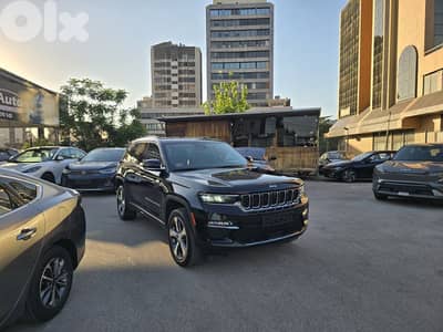 2023 JEEP GRAND CHEROKEE LIMITED   Black On Black  Low Miles TOP CAR!!