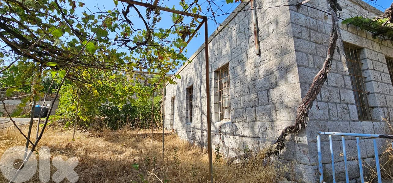 Land with a Townhouse for Sale in Kfardebian 0