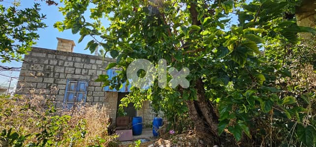 Land with a Townhouse for Sale in Kfardebian